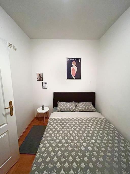 פודגוריצה Cozy, Charming One Bedroom Apt מראה חיצוני תמונה