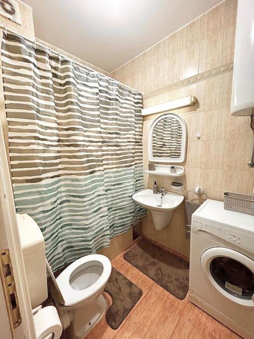 פודגוריצה Cozy, Charming One Bedroom Apt מראה חיצוני תמונה